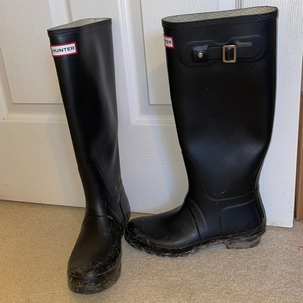 Black hunter boots